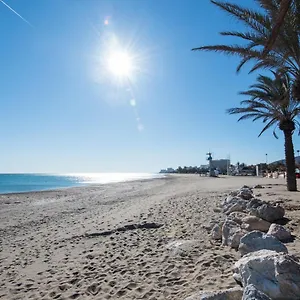 https://lujoso-piso-con-jardin-privado-a-dos-minutos-andando-de.hotelsinnerja.org