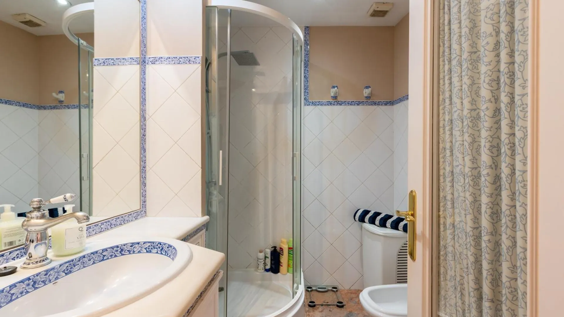 Penthouse!!! Center Of Seville!!! 2 Bedroom + 2 Bath!!! Apartment Seville